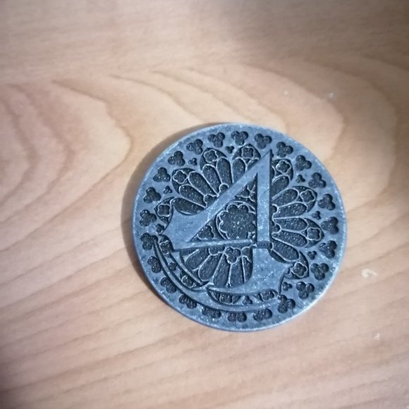 Assassin's Creed Unity Collector Coin - Picture 2 of 2